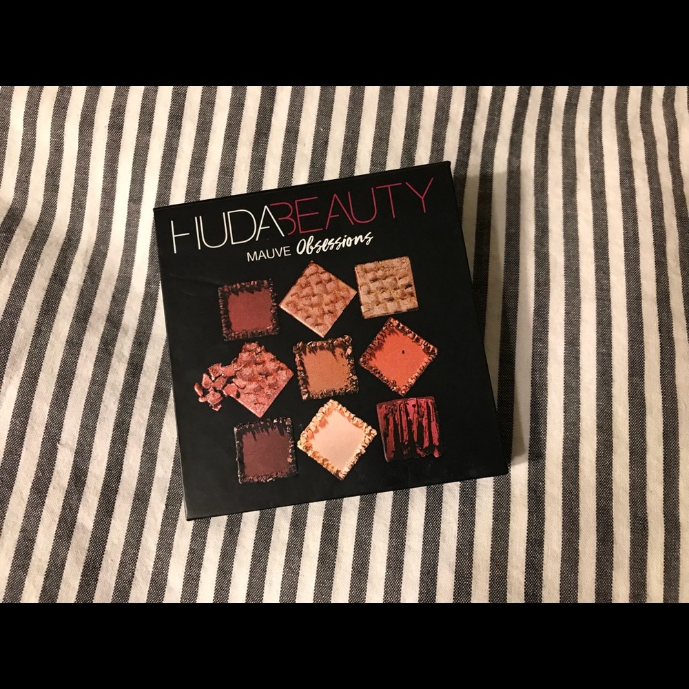 Huda Beauty Eyeshadow Palette